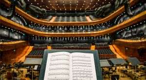 Schimbare ”culturală”: protocolul cedează locul publicului